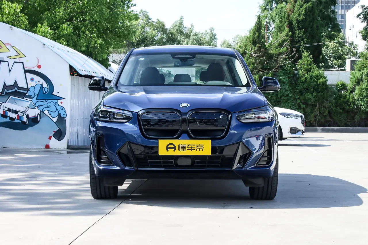 BMW iX3 2024