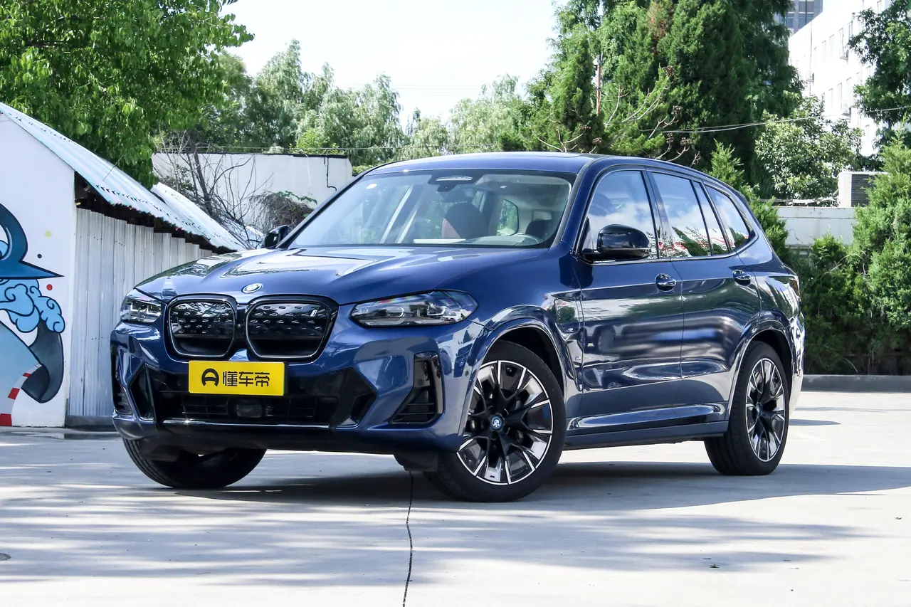 BMW iX3 2024
