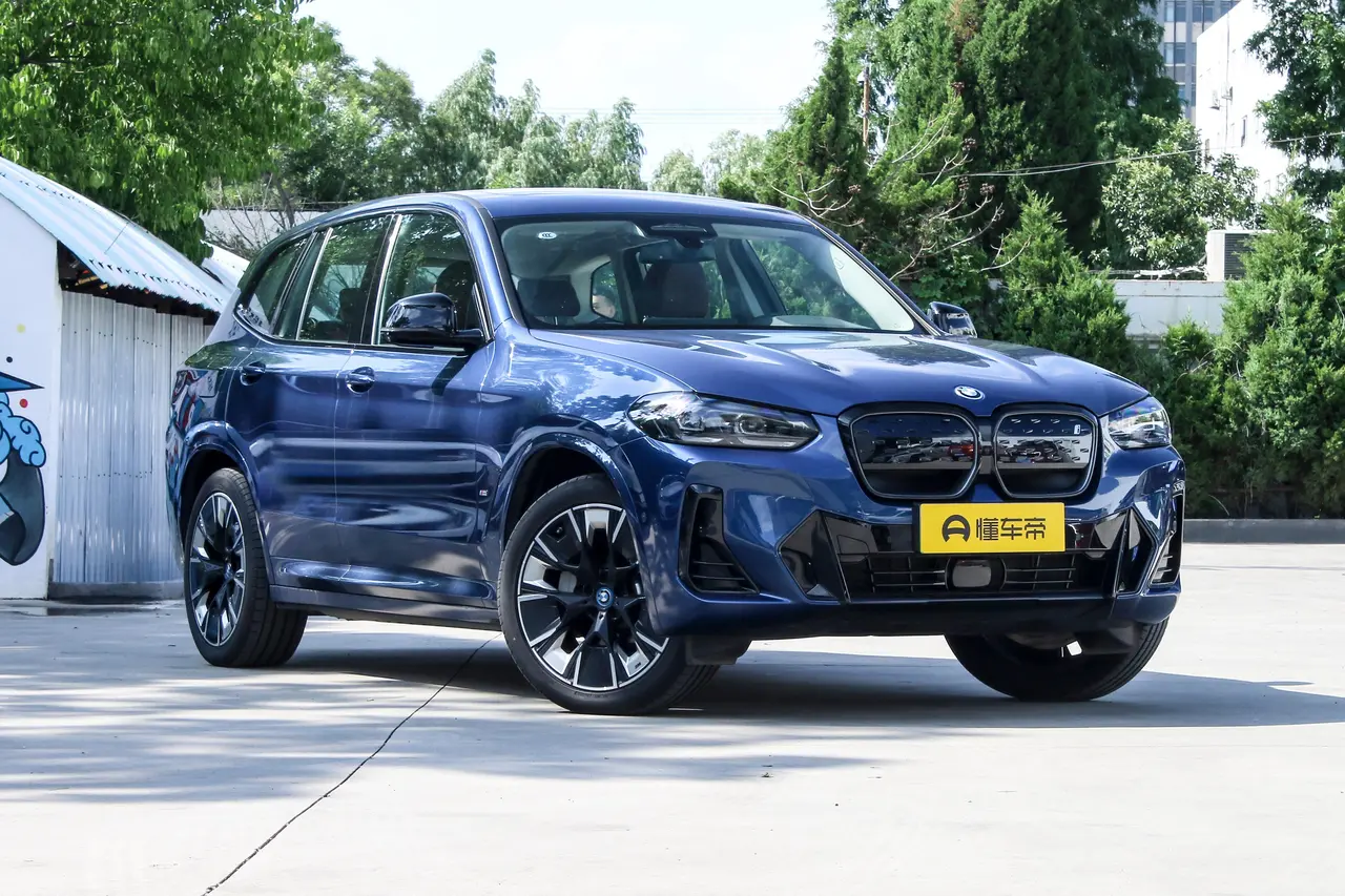 BMW iX3 2024