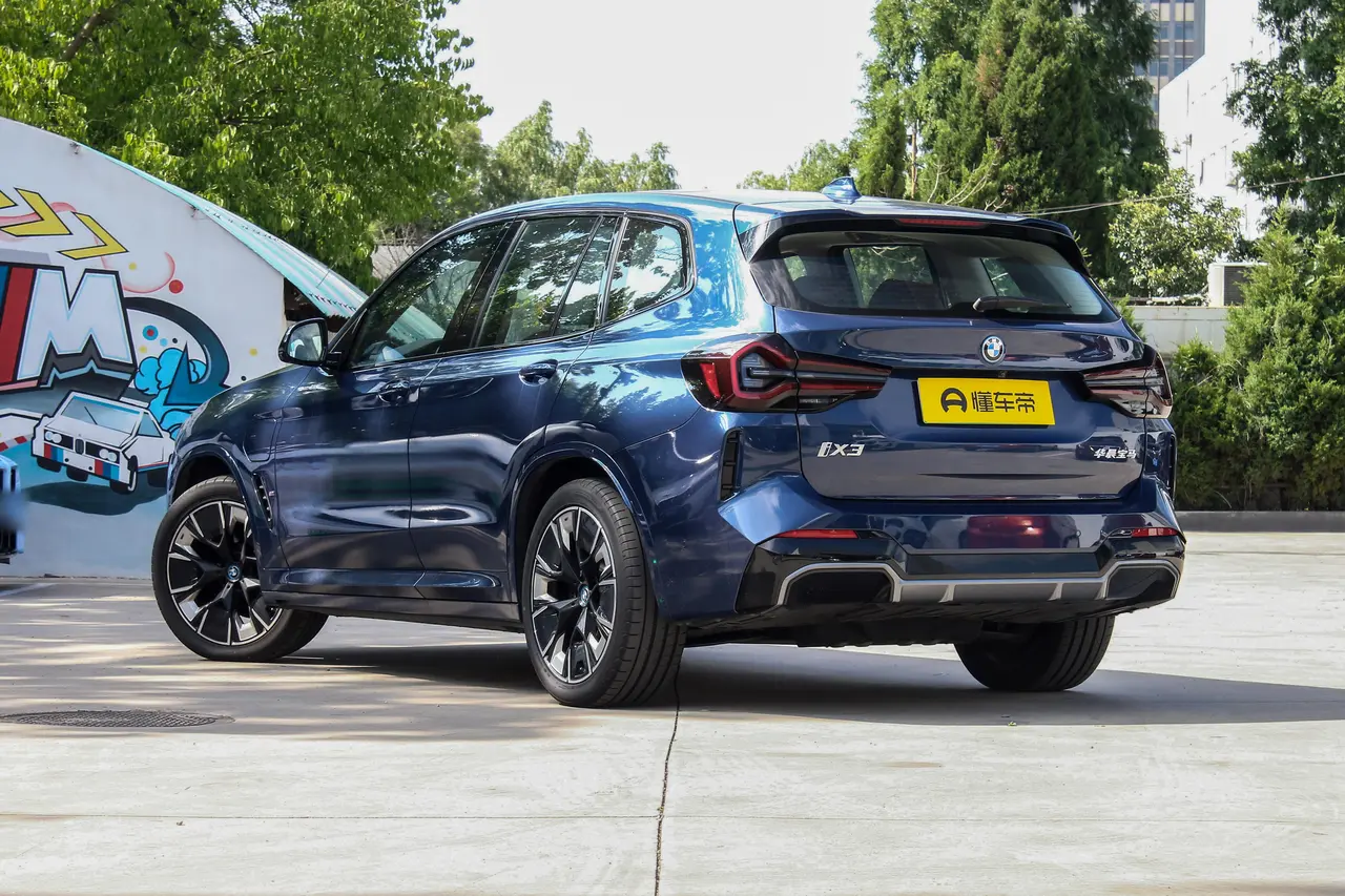 BMW iX3 2024