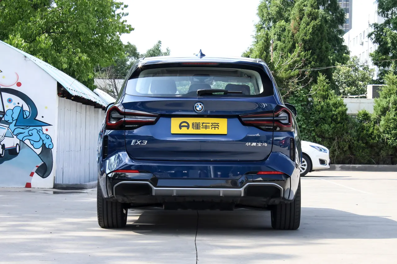 BMW iX3 2024