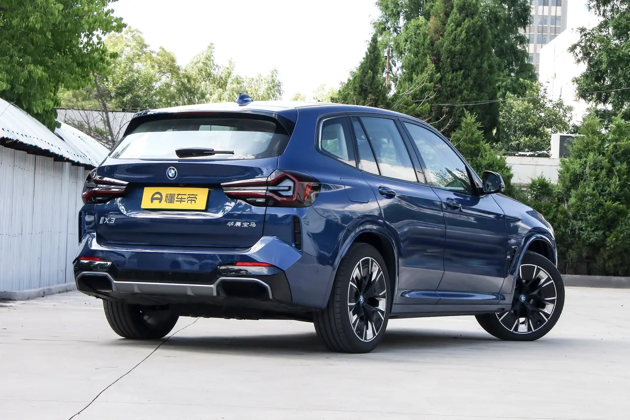 BMW iX3 2024