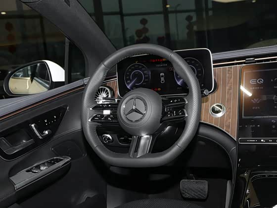 Mercedes EQE 2025