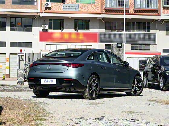 Mercedes EQE 2025