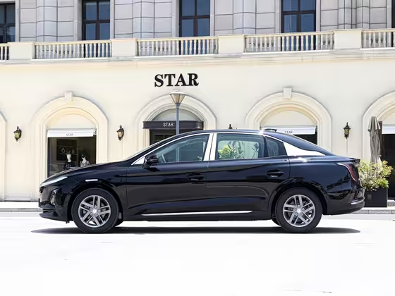 Hongqi E-QM5 2025