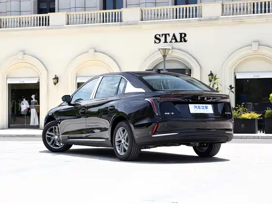 Hongqi E-QM5 2025