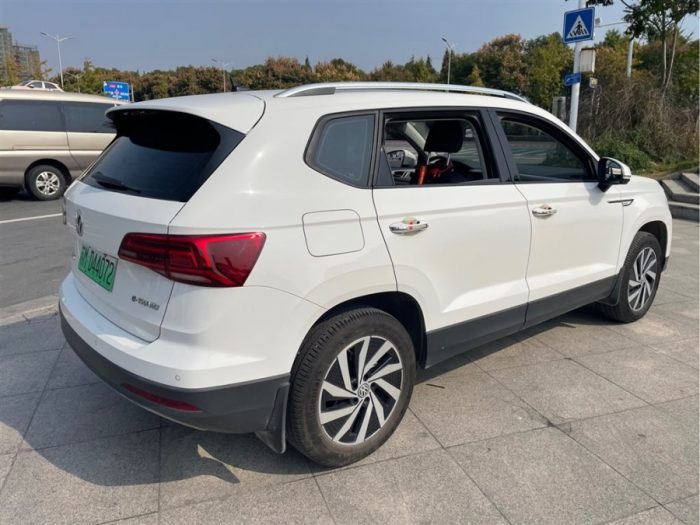 Volkswagen e-Tharu 2021