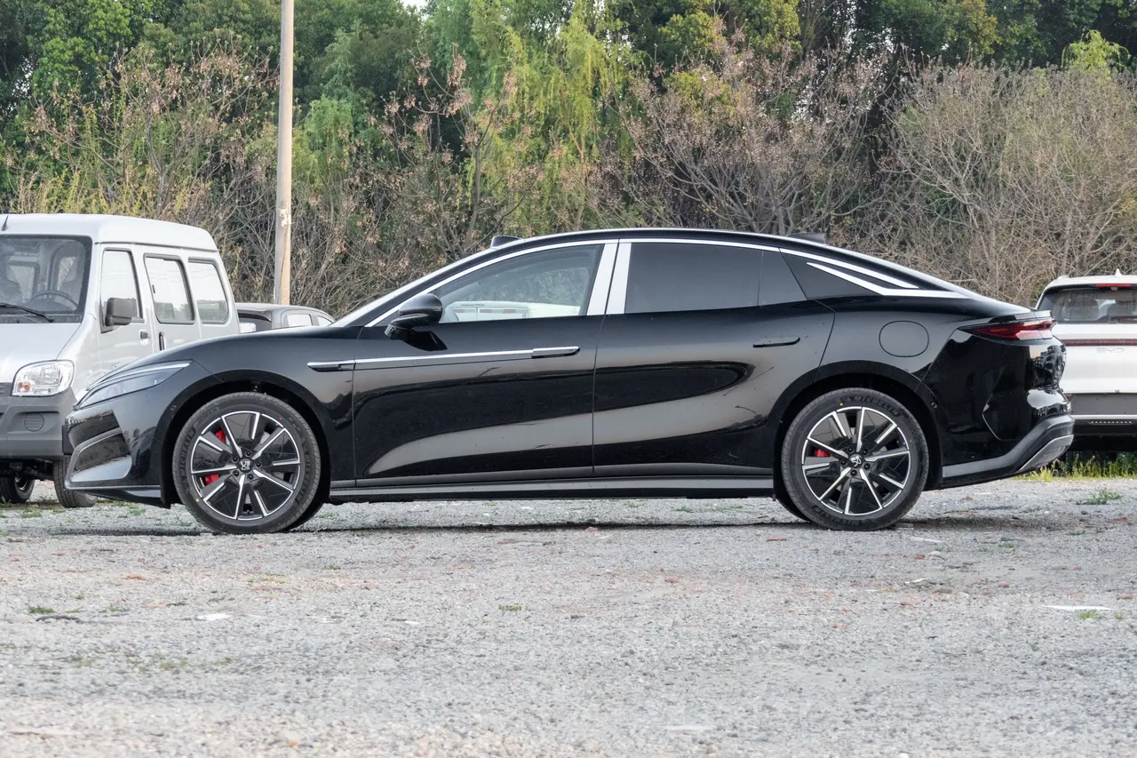 BYD Han L EV 2025