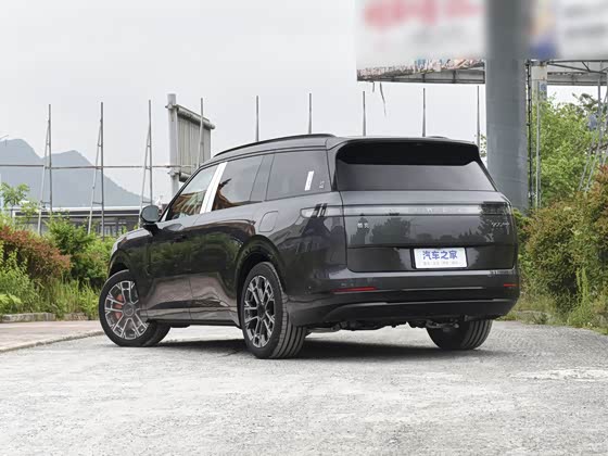 Lynk &amp; Co 900 2025