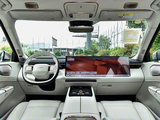 Lynk &amp; Co 900 2025