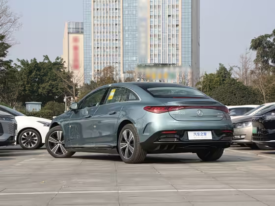 Mercedes EQE 2025