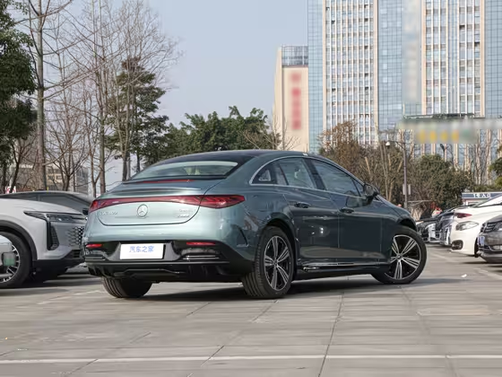 Mercedes EQE 2025