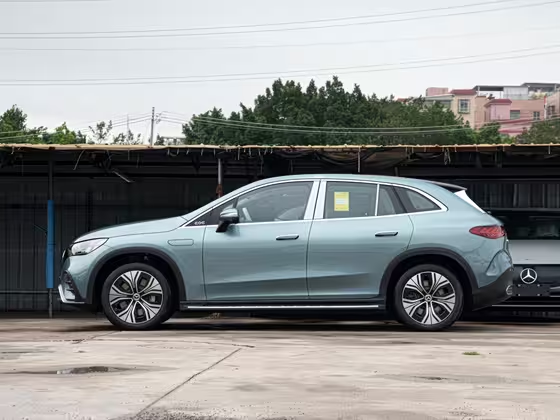 Mercedes EQE SUV 2023