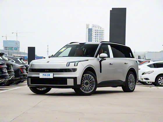 Lynk &amp; Co 900 2025