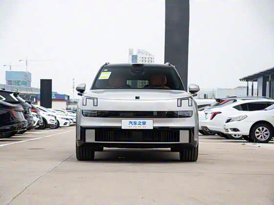 Lynk &amp; Co 900 2025