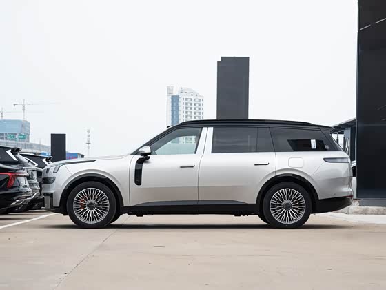 Lynk &amp; Co 900 2025