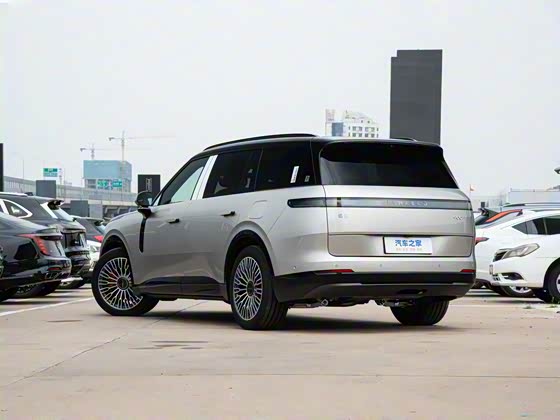 Lynk &amp; Co 900 2025