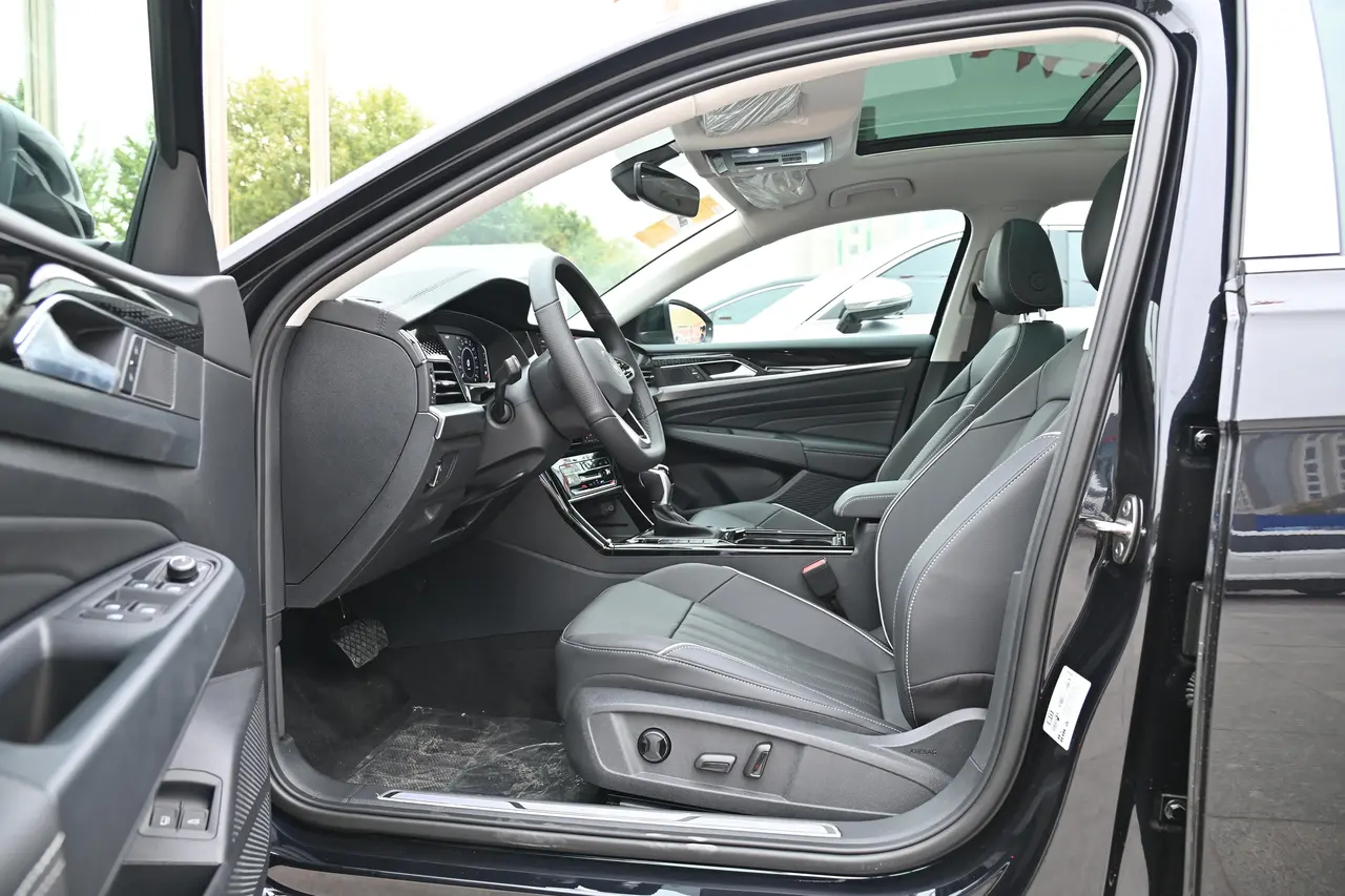 Volkswagen Passat PHEV 2023