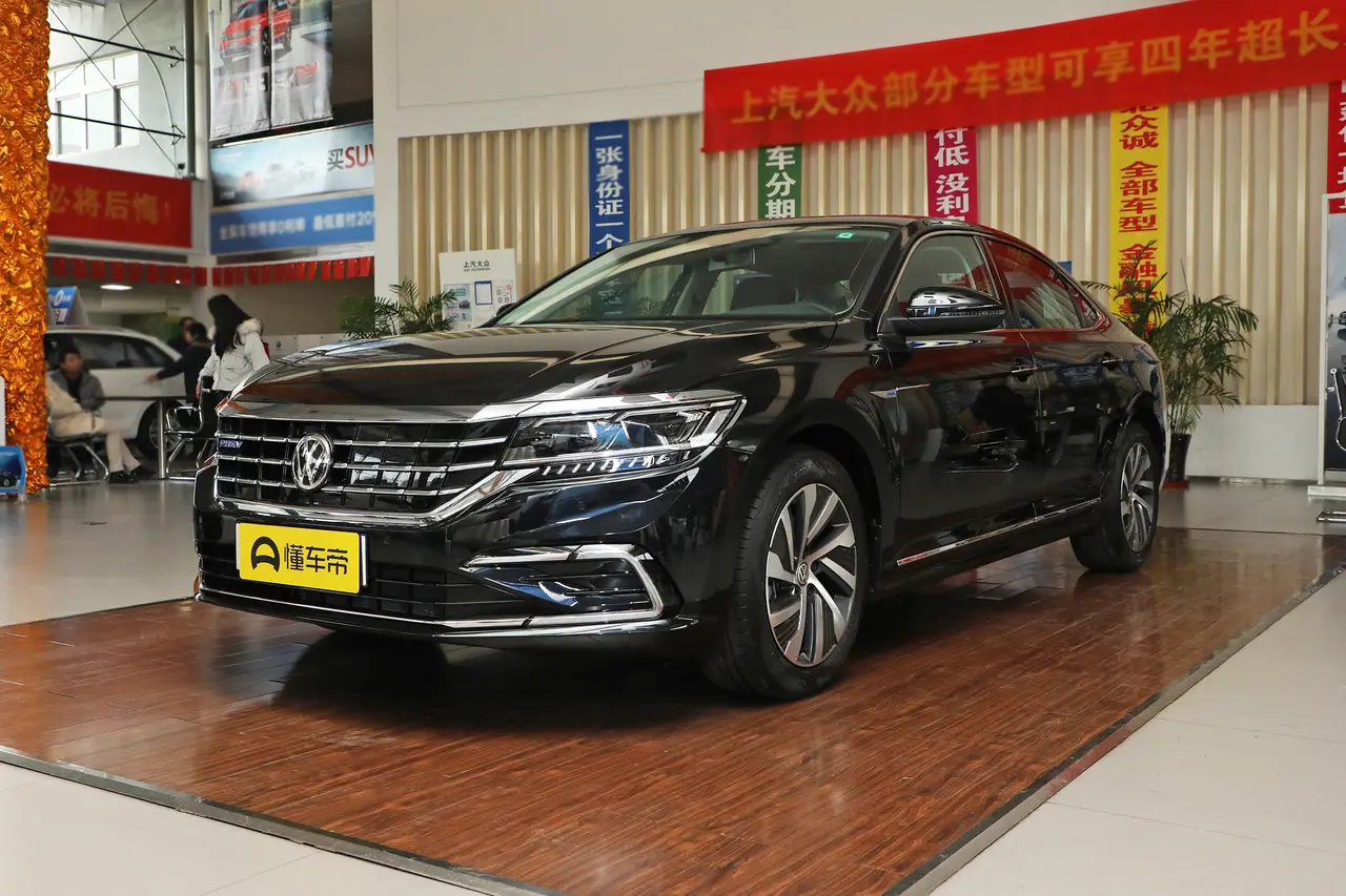 Volkswagen Passat PHEV 2023