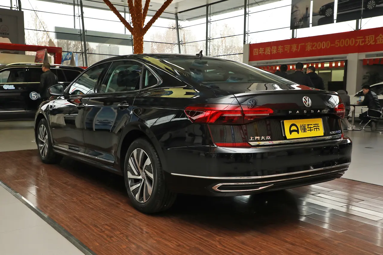 Volkswagen Passat PHEV 2023