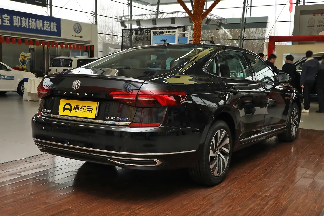 Volkswagen Passat PHEV 2023