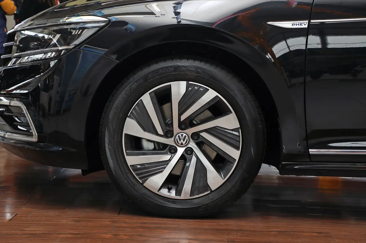 Volkswagen Passat PHEV 2023