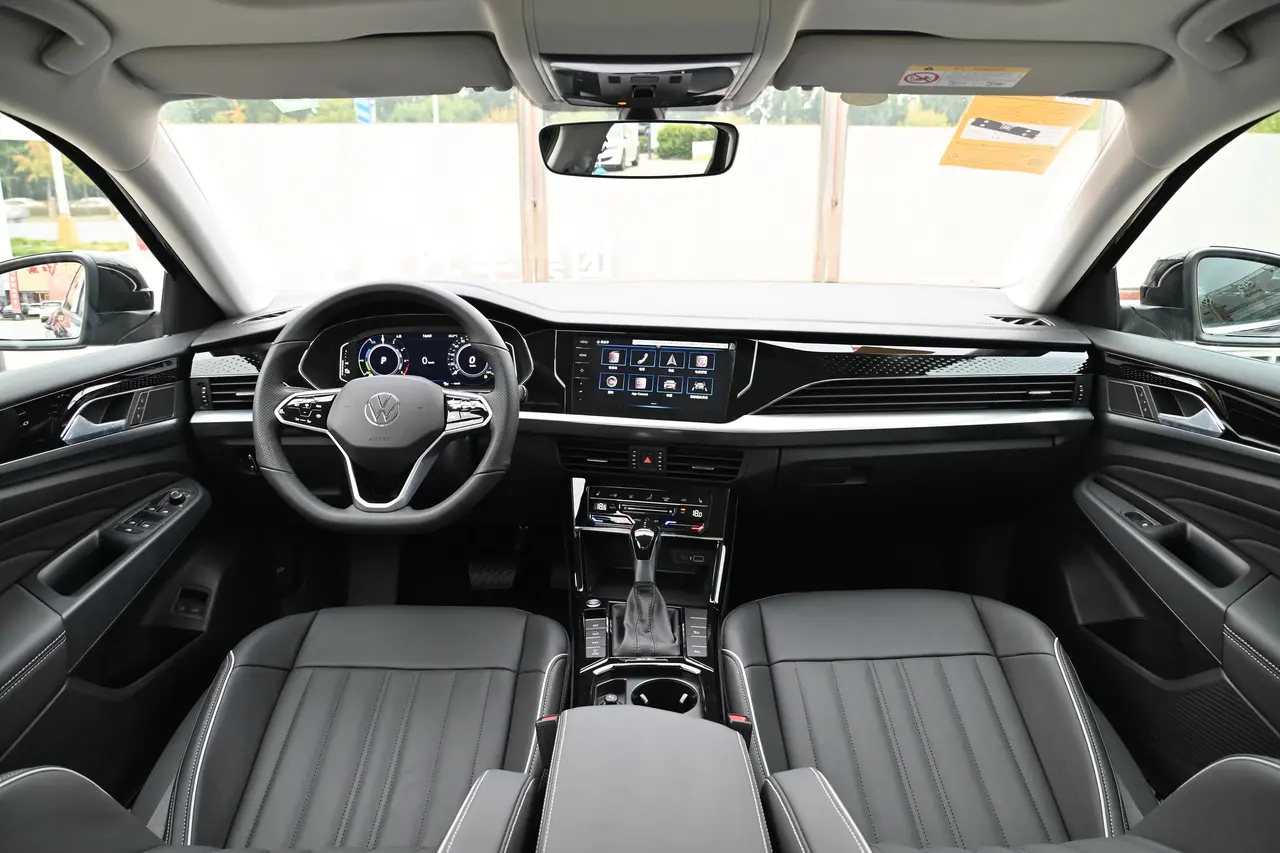 Volkswagen Passat PHEV 2023