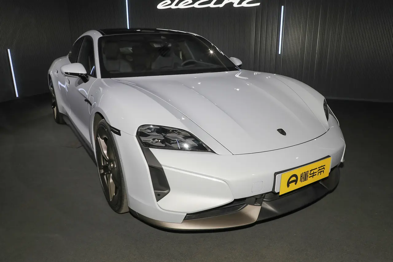 Porsche Taycan 2022