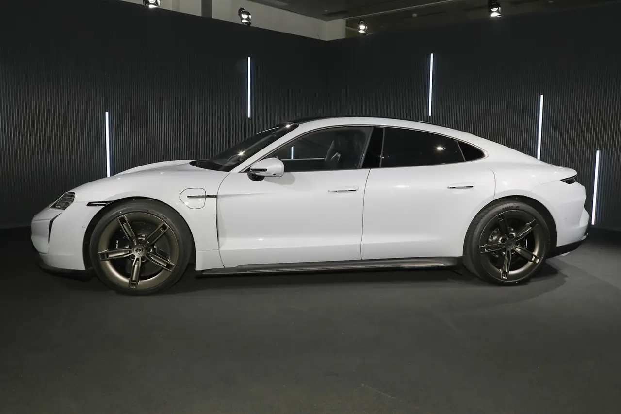 Porsche Taycan 2022