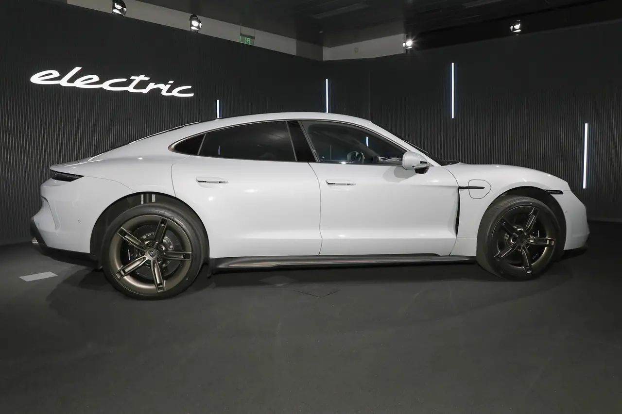 Porsche Taycan 2022