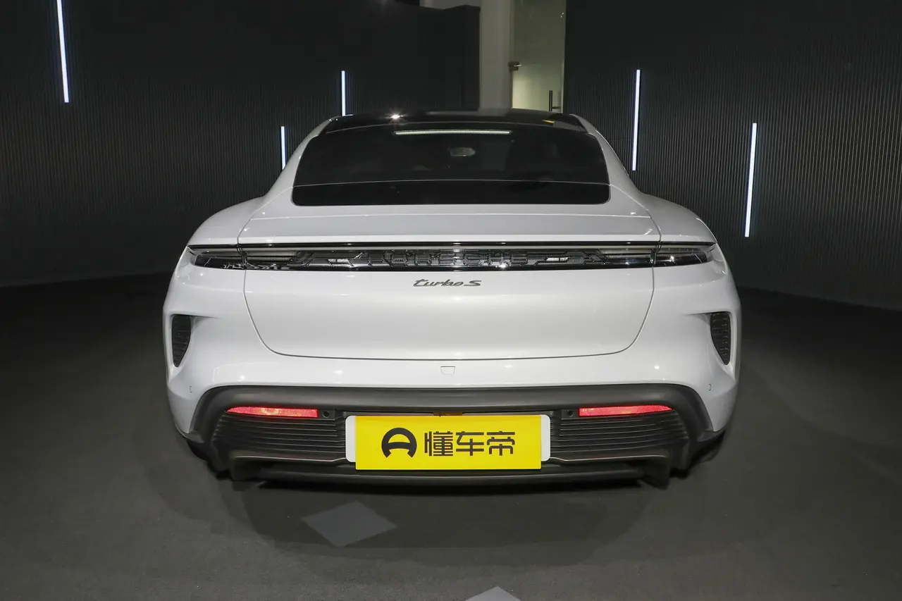 Porsche Taycan 2022