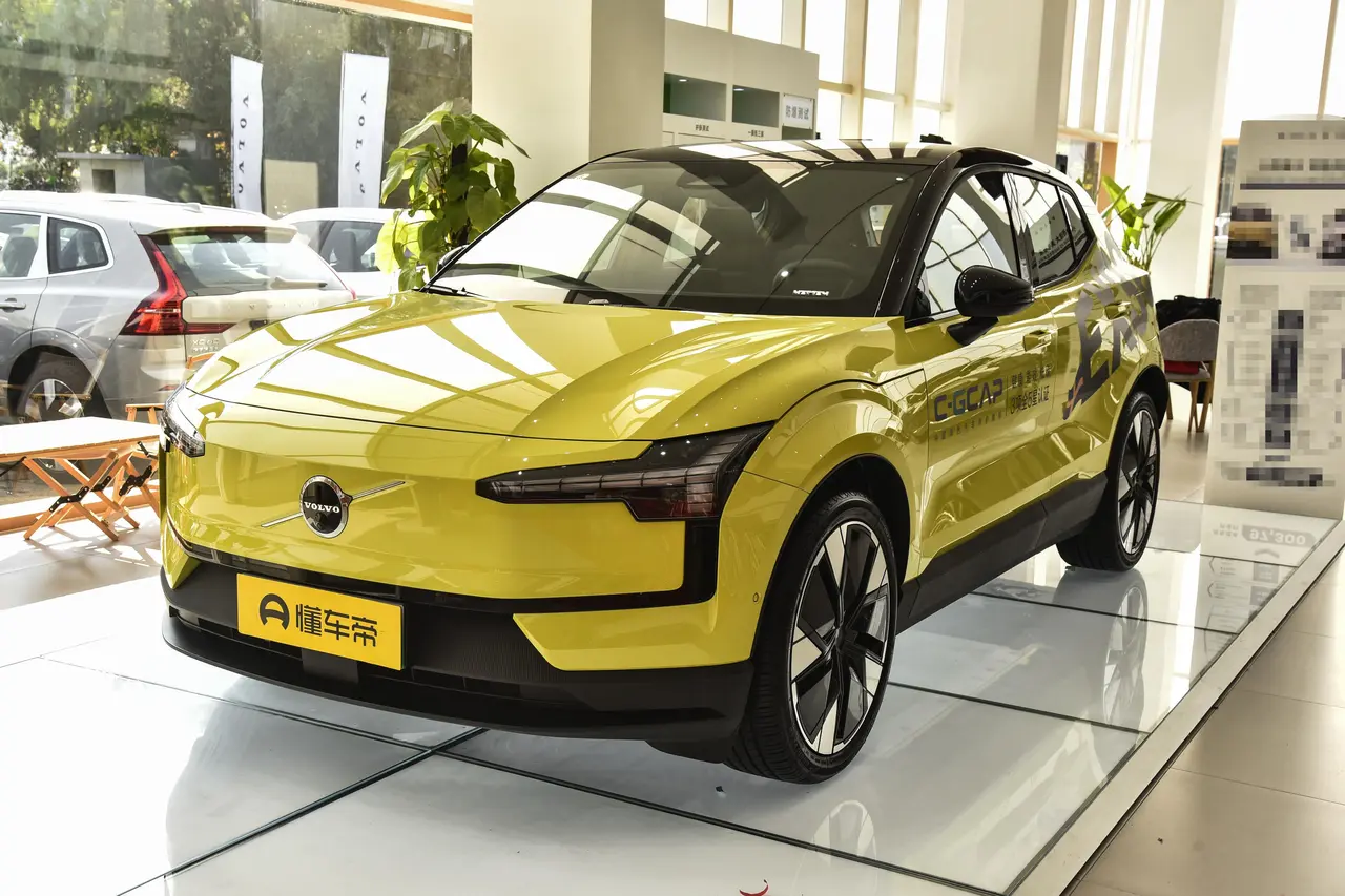 Volvo EX30 2025