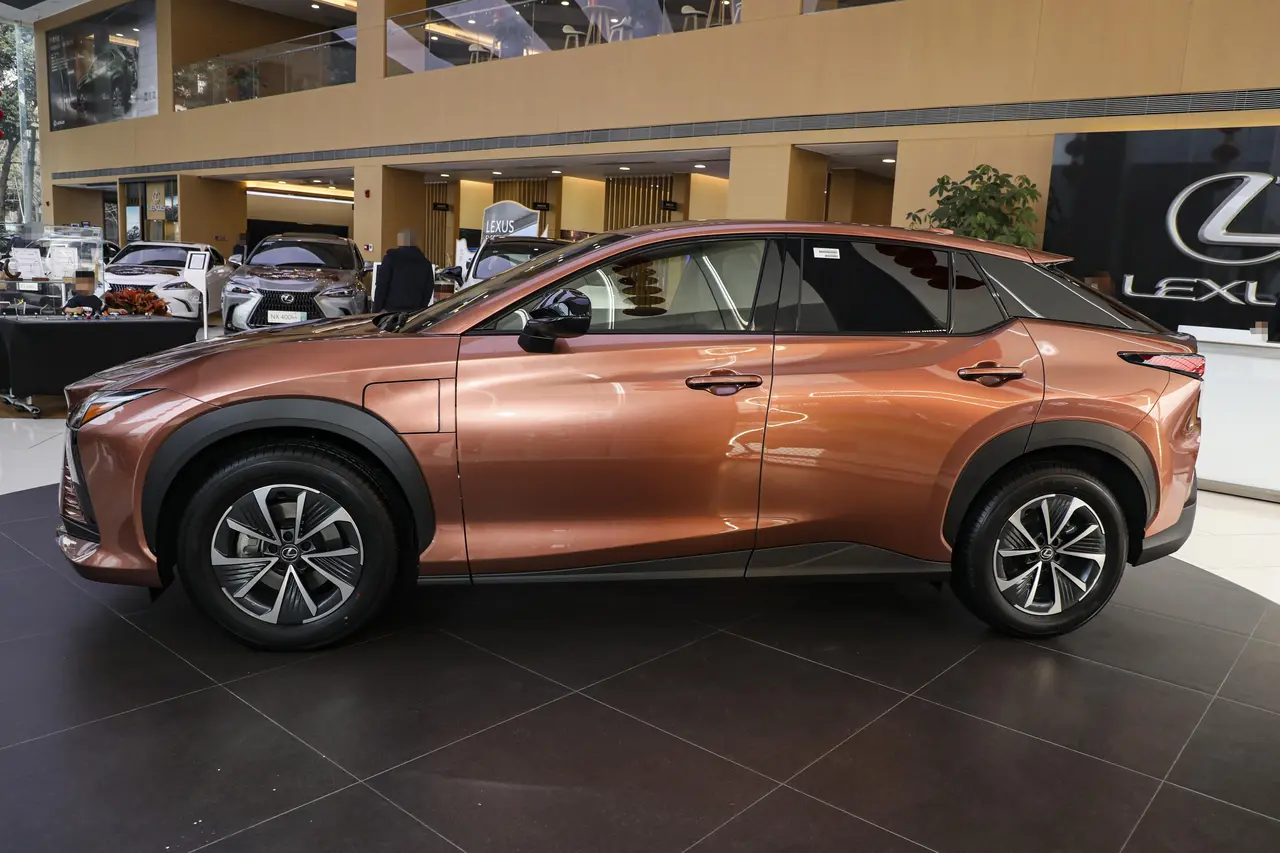 Lexus RZ 2023