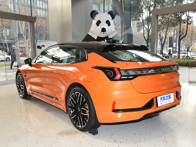 Zeekr 001 2024