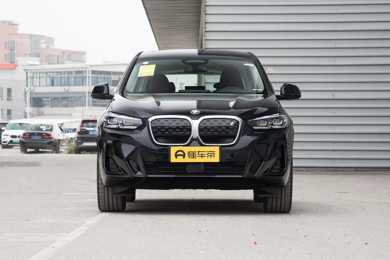 BMW iX3 2024