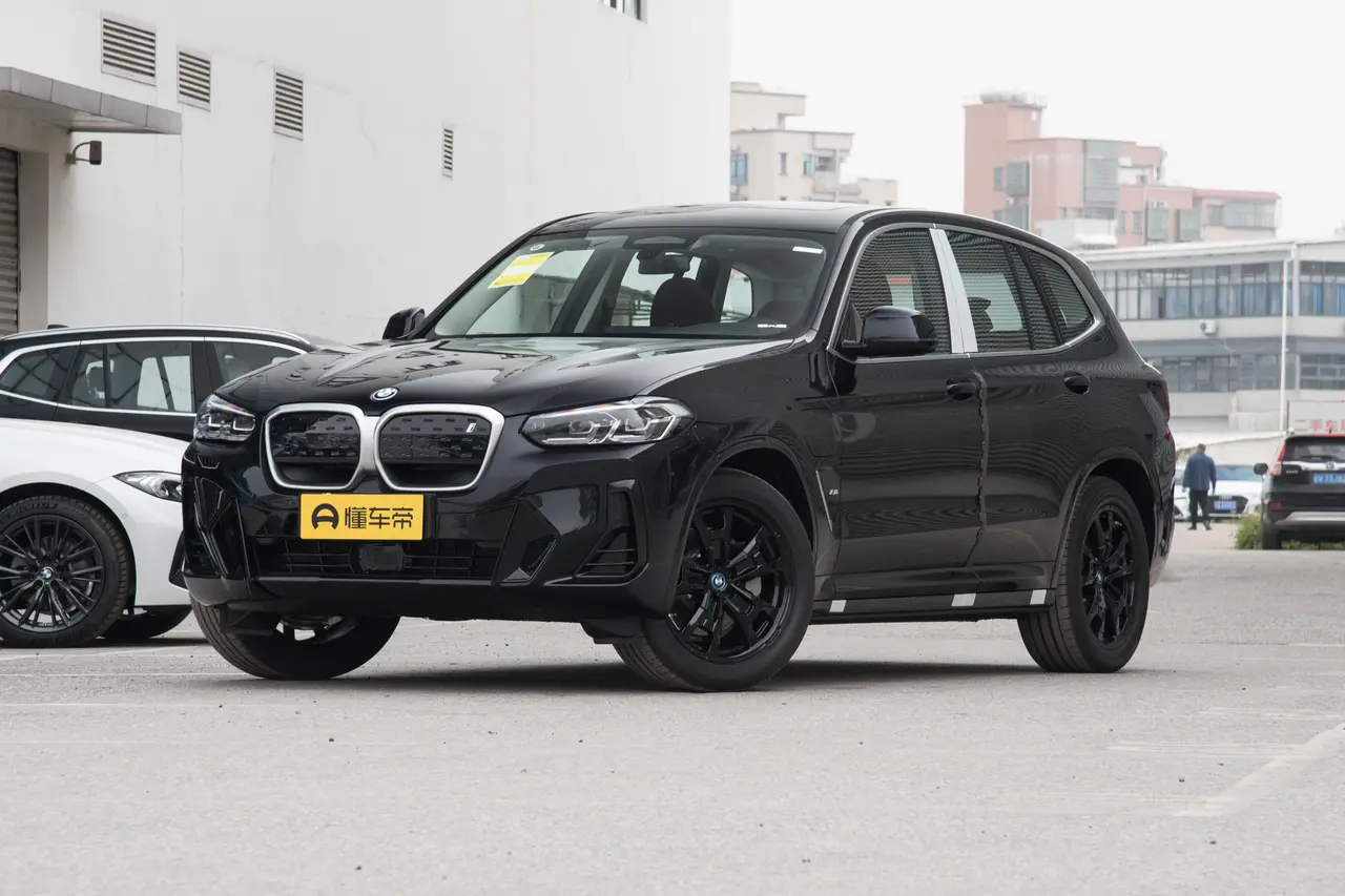 BMW iX3 2024