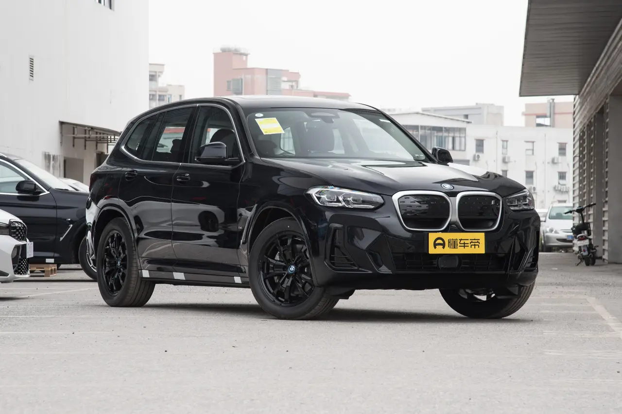 BMW iX3 2024
