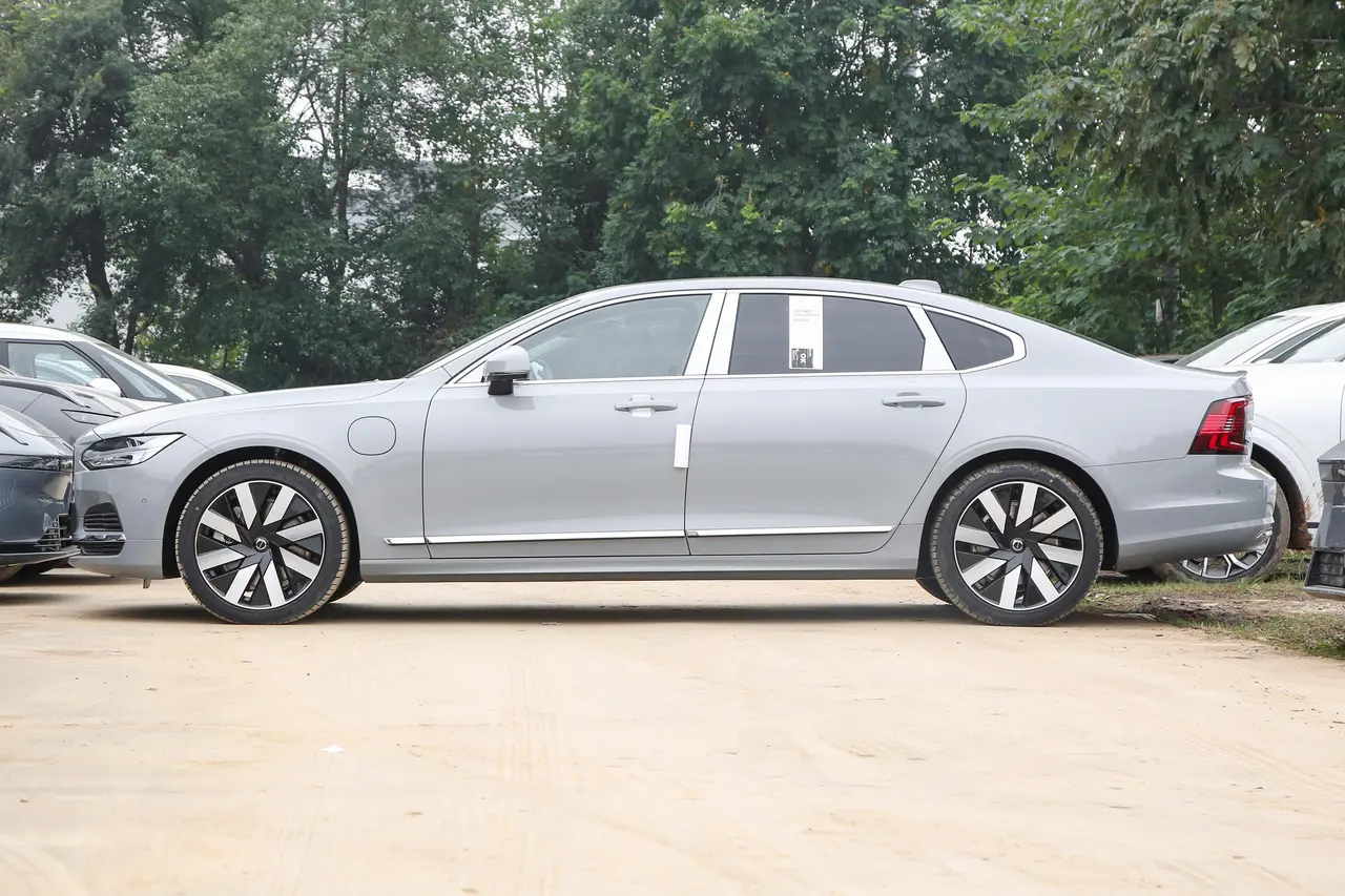 Volvo S90 Recharge 2025