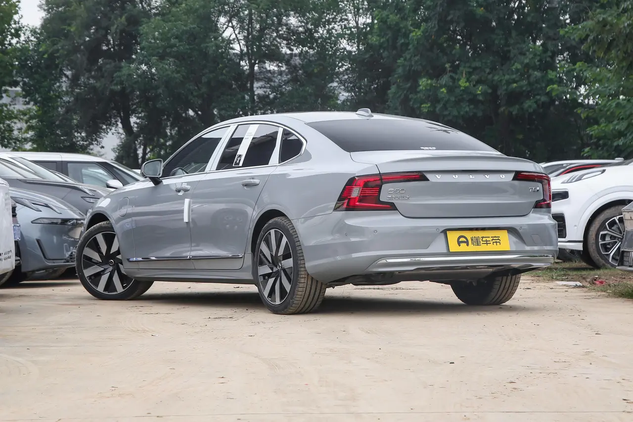 Volvo S90 Recharge 2025