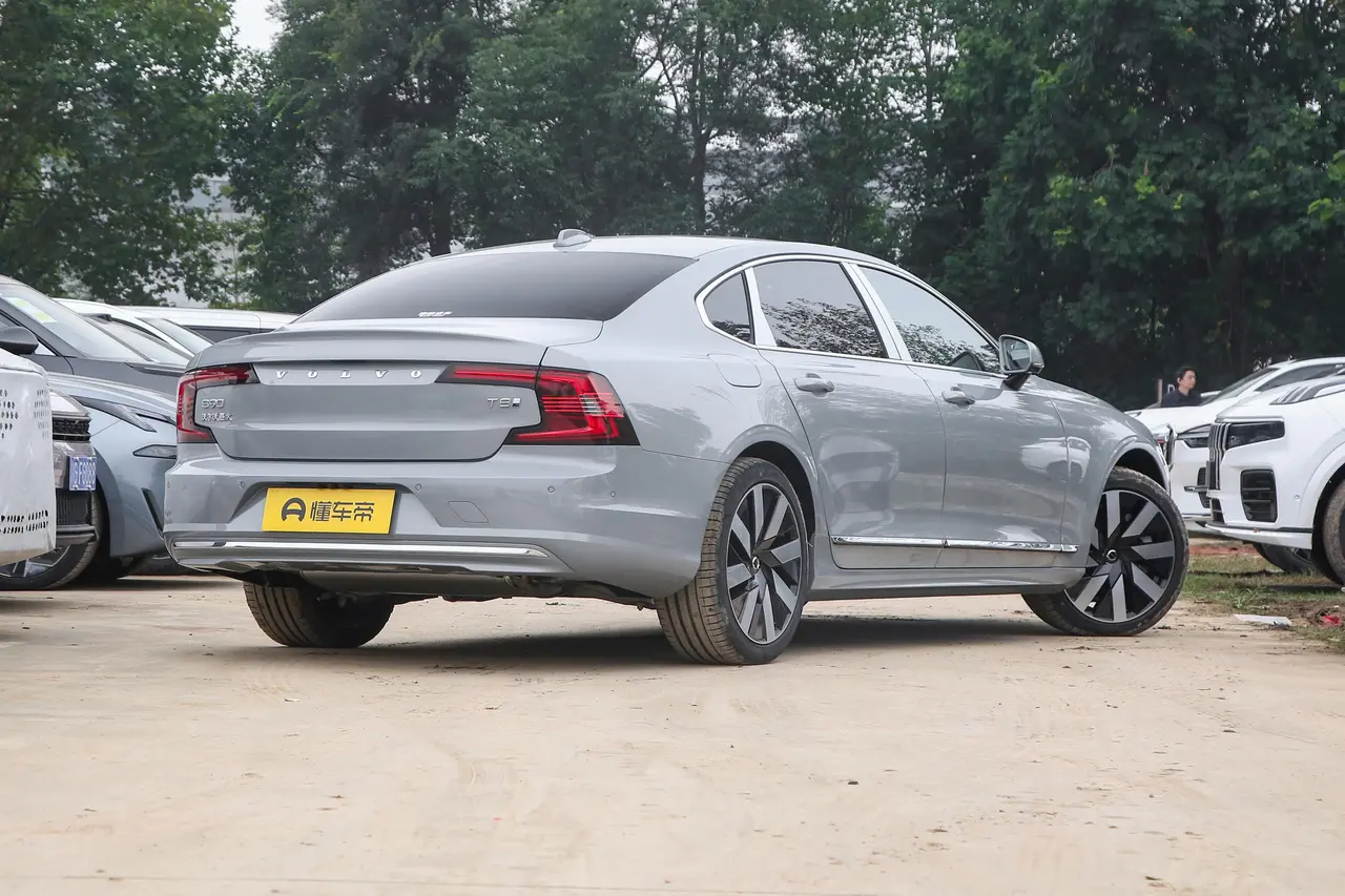 Volvo S90 Recharge 2025
