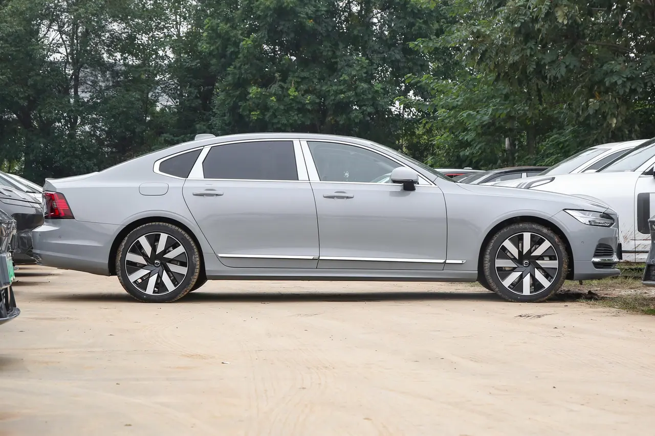 Volvo S90 Recharge 2025