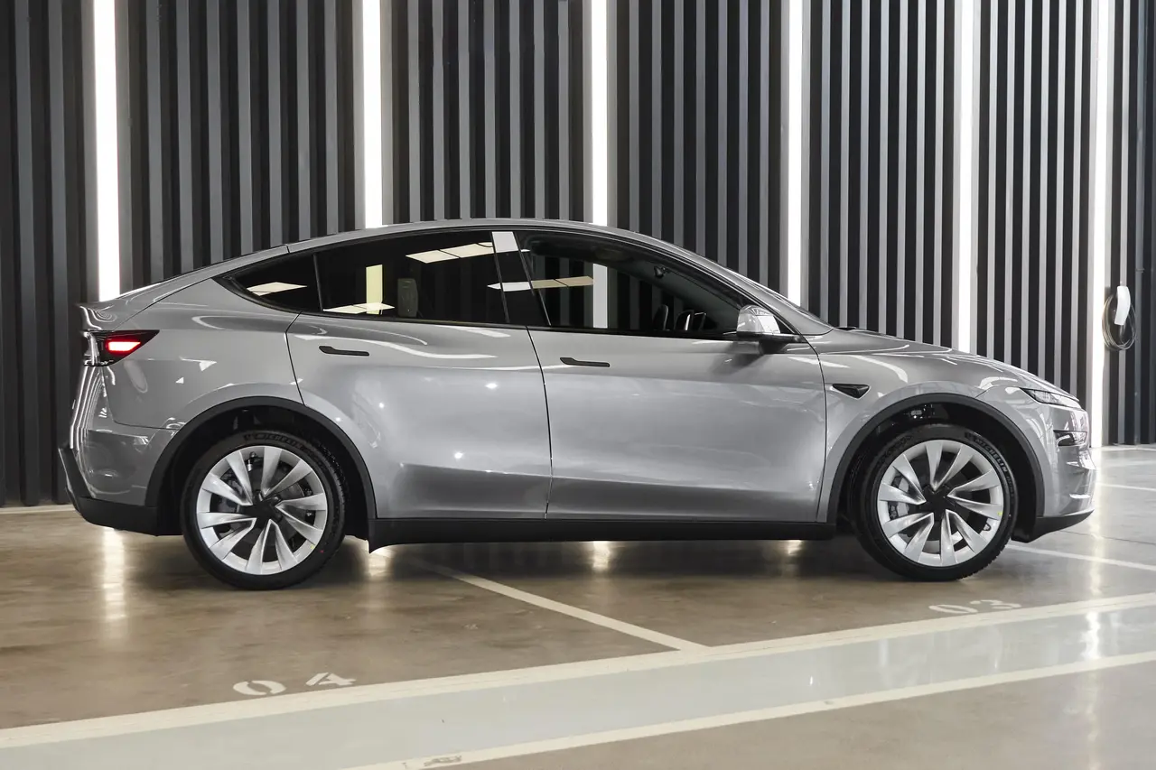 Tesla Model Y 2024