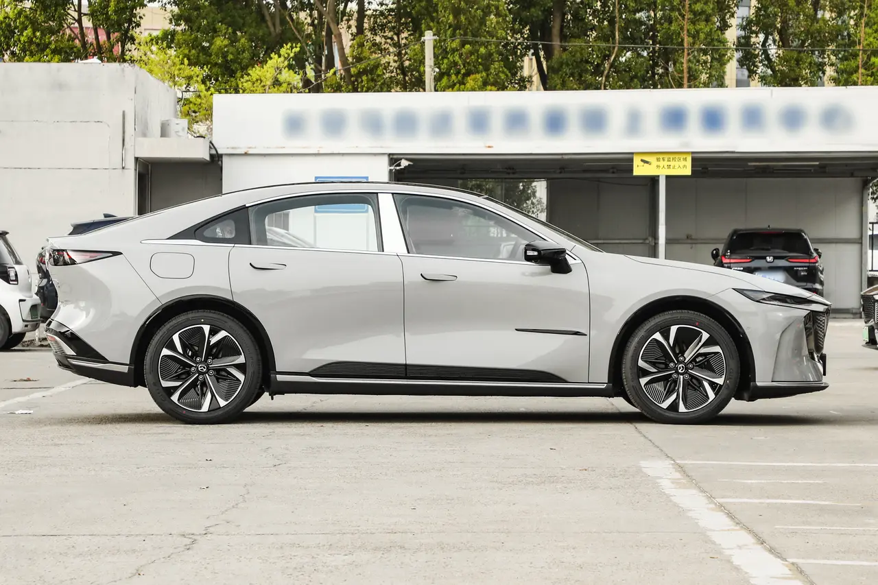 Mazda EZ-6 2024