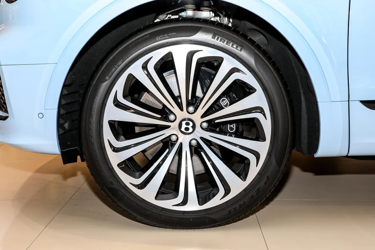 Bentley Bentayga PHEV 2024