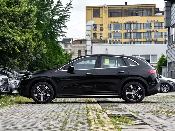 Mercedes EQE SUV 2024