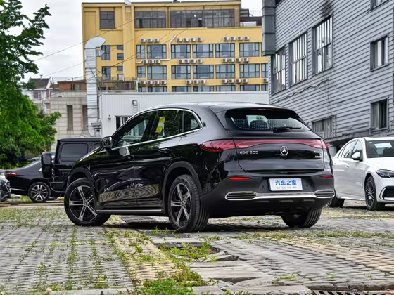 Mercedes EQE SUV 2024