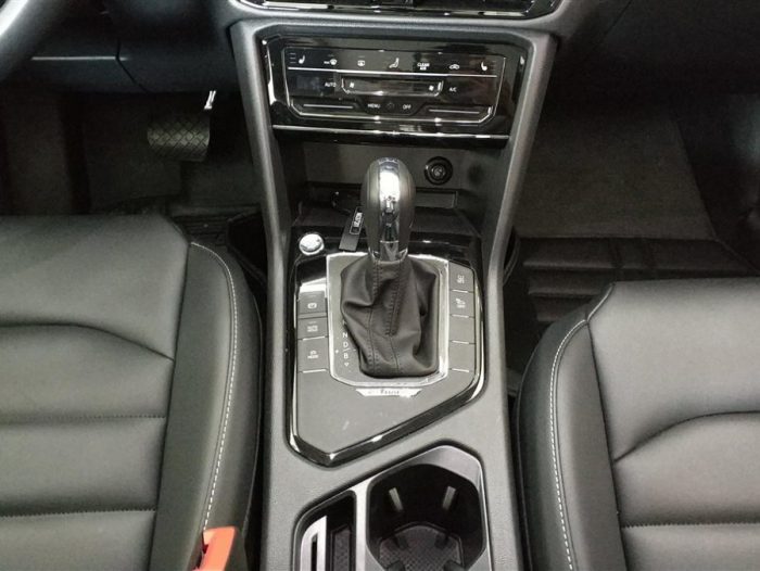 Volkswagen e-Tharu 2021