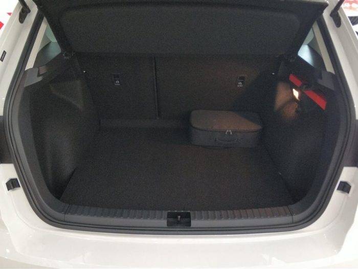 Volkswagen e-Tharu 2021