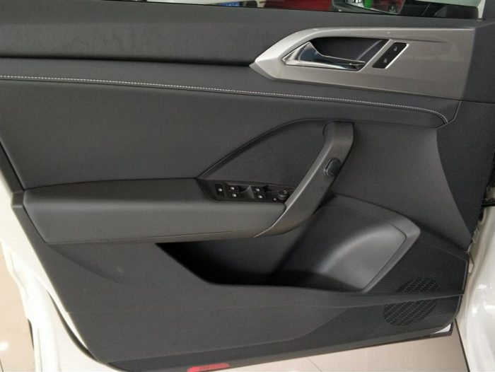 Volkswagen e-Tharu 2021