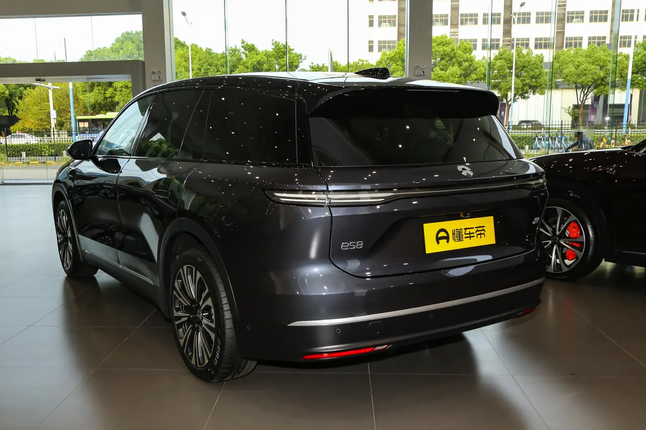 NIO ES8 2024